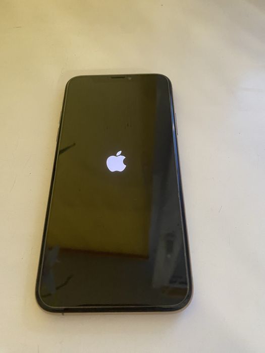 Продам iPhone XS