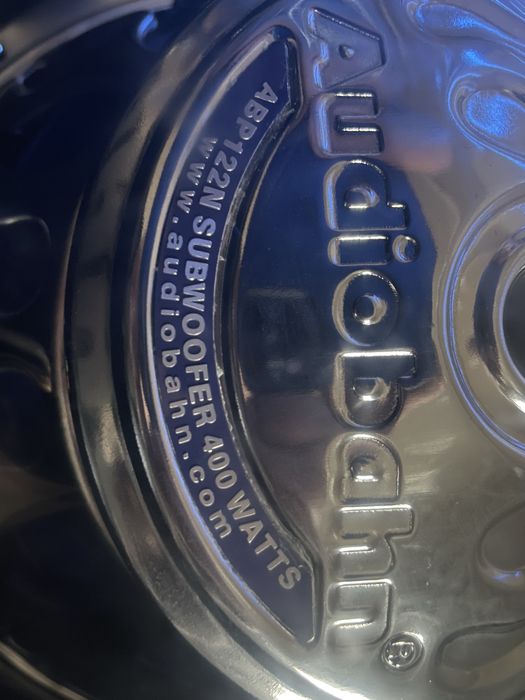 Продам Самбуфер два динаміка по 400 ват