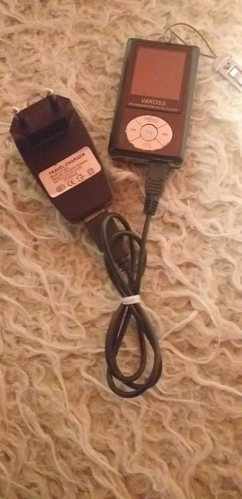 Vakoss mp4 odtwarzacz z ładowarką i kablem