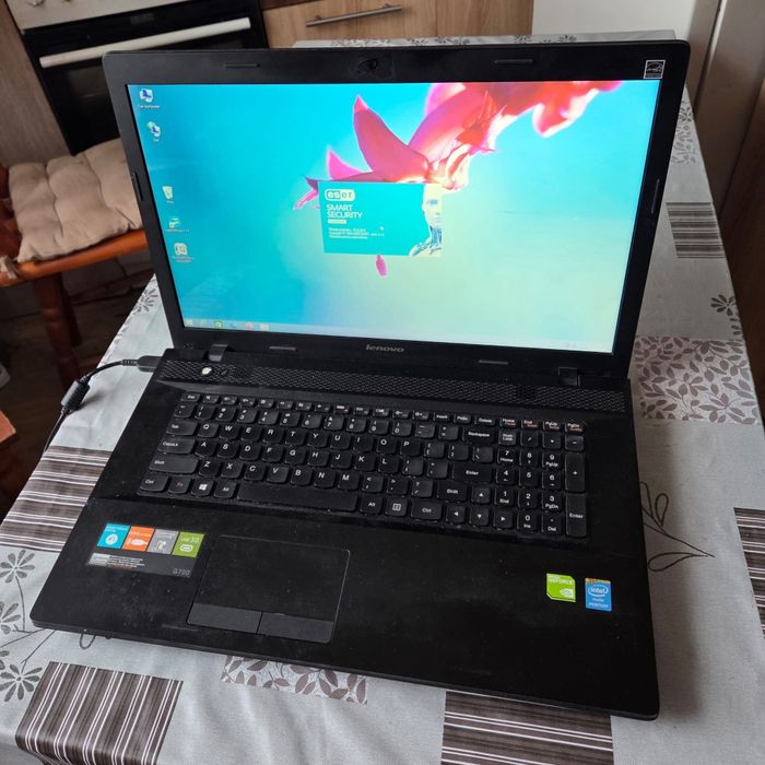 Laptop Lenovo 17 cali