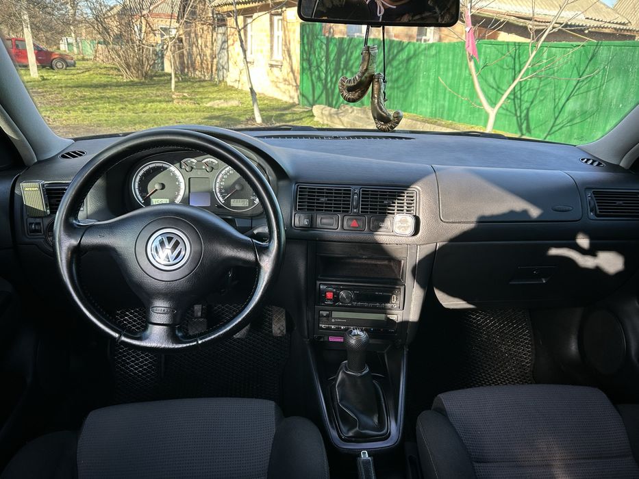 Продаю Volkswagen Golf 4 з двигуном 1.6 16-клапан