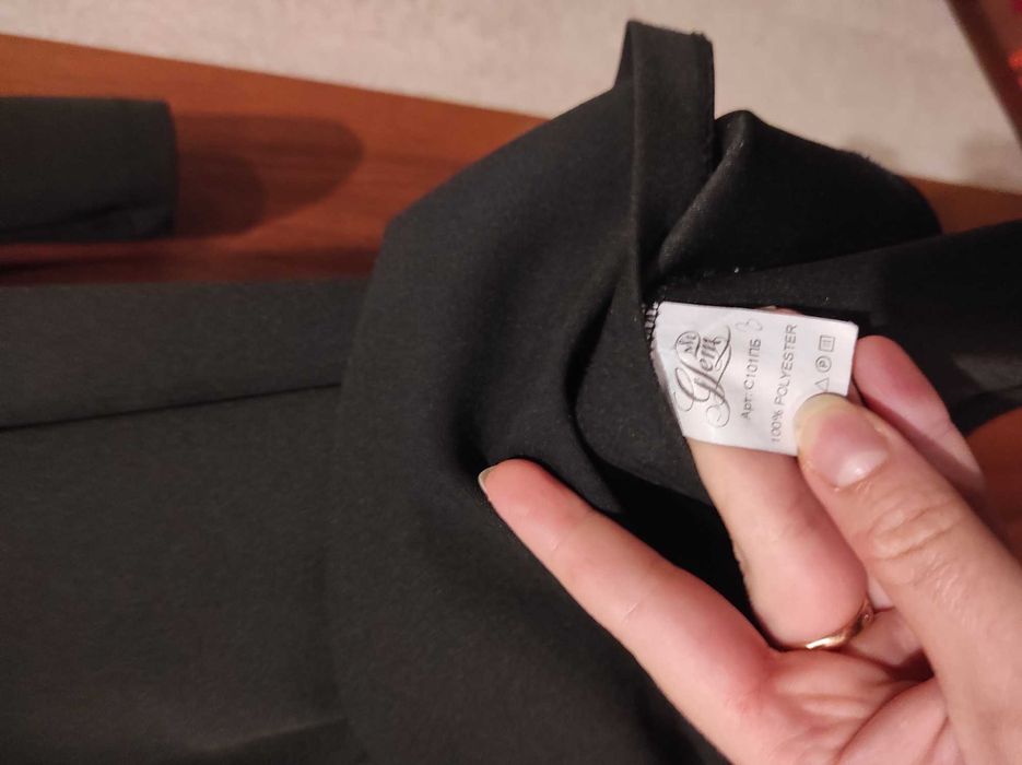 Чёрное платье с воланом , размер L