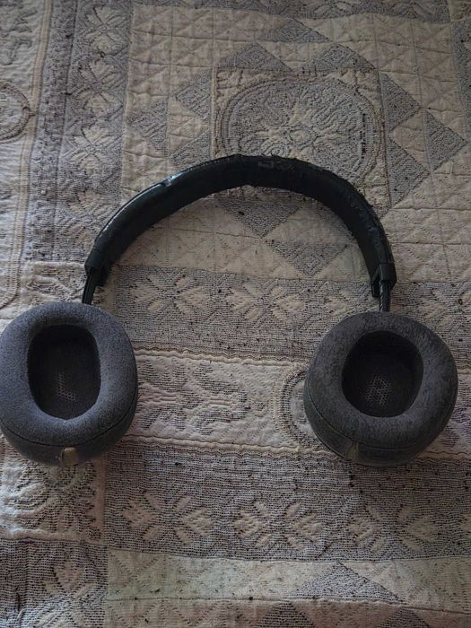 Блютуз гарнитуру JBL E500BT в рабочем состоянии на восстановление или з/ч.