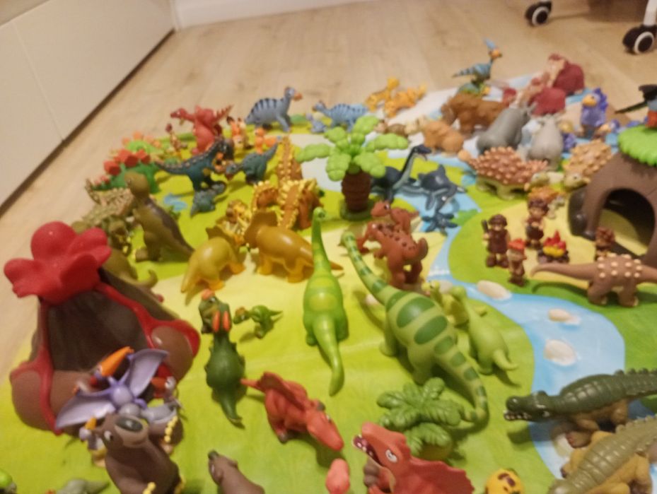 Dinozaury KOMPLET ponad 100 sztuk i  GRATIS