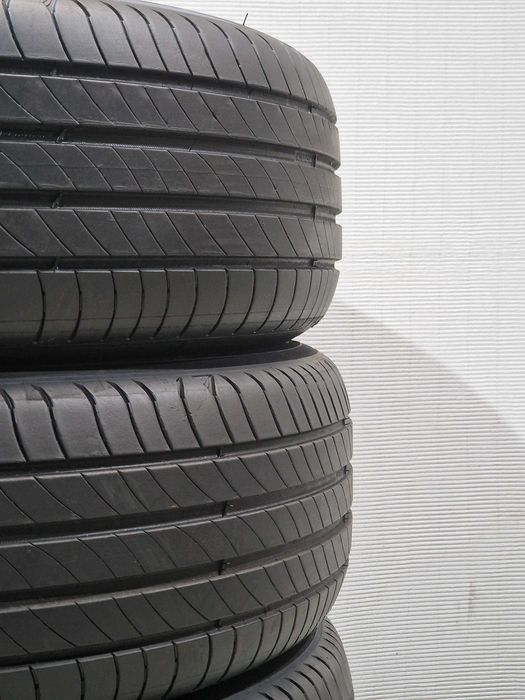 4 Pneus 215/65R17 MICHELIN Semi Novos
