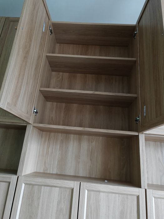 Regały i witryna Oxberg Ikea