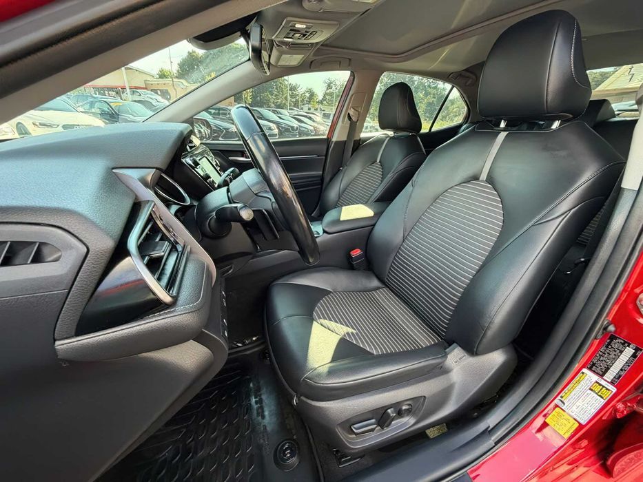 Toyota Camry      2020