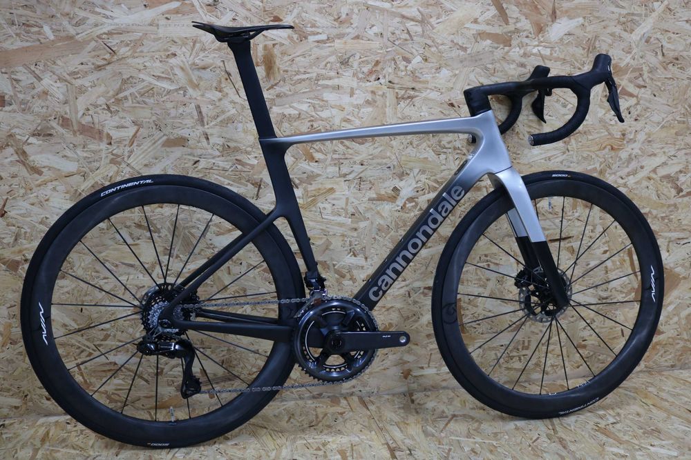 Bicicleta topo de gama Cannondale SuperSix Gen4 EVO Hi-Mod - 5.8KG!