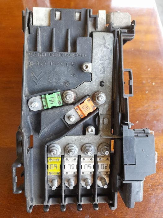 Б/У Блок напряжение аккумулятора peugeot 308 3008 5008 9666527580 2823