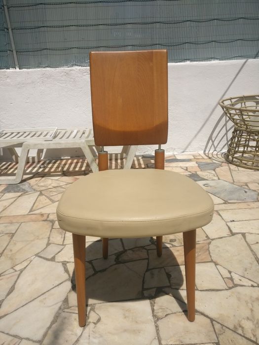 Cadeiras madeira maciça e cabedal