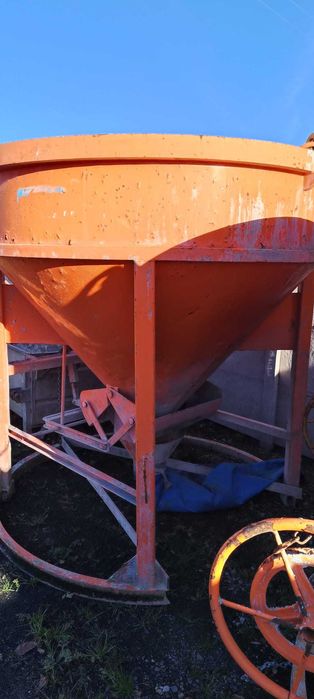 Lej leje do betonu cement dzwig 500 do 2000 litrów kontenery HDS dzwig