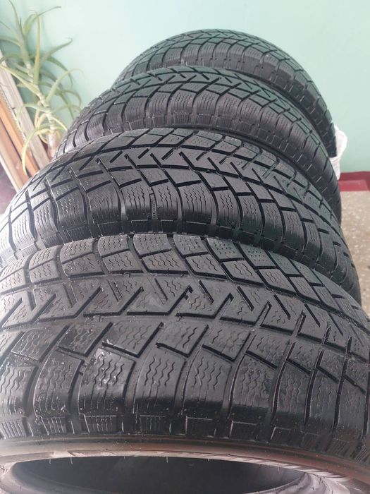 Шини зимові 215/65/16 мішлен 5000грн
