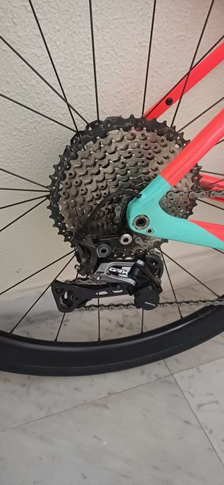Bicicleta de Gravel BH EVO 3.0 GRX810 11HD VERMELHO  E AZUL