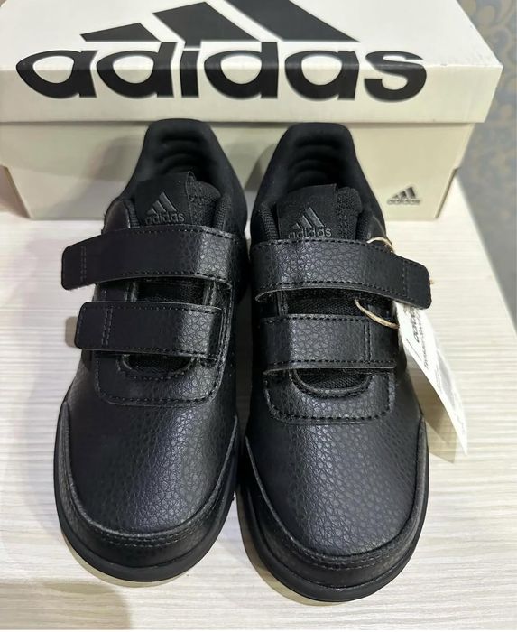 Adidas демі кросівки оозиіои від 30 до 35,5