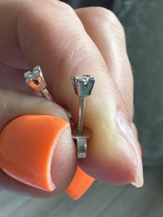 Продам гвоздики з діамантами