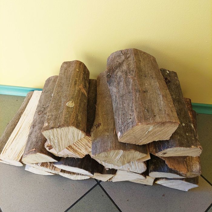 drewno kominkowe dąb grab suche sezonowane pod dachem