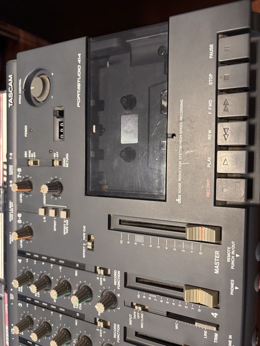 Gravador TASCAM  414 com cassetes