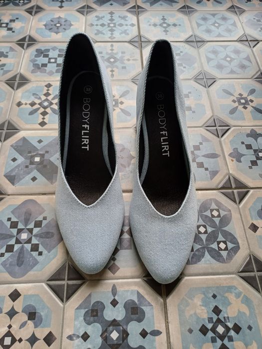 Buty na obcasie 38 błękitne
