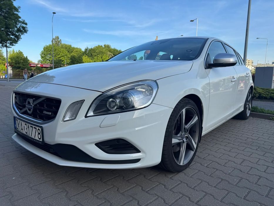 Volvo V60 AWD R-design