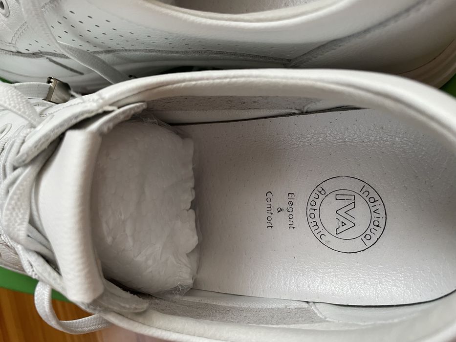 Шкіряні кросівки