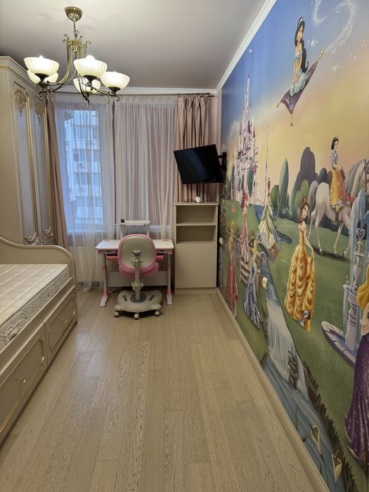 Сдам 4-х комнатную квартиру 150 м кв в кирпичном доме на ул. Тополевая