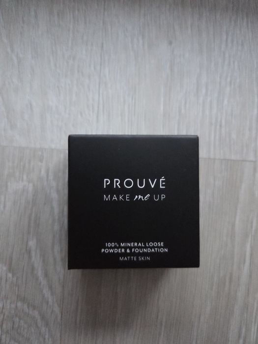 Prouvé Make Me Up – mineralny puder/podkład sypki