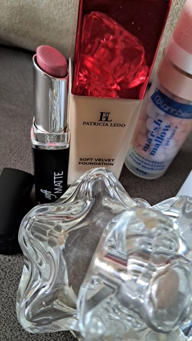 Тоналка ,база під макіяж ,маска , помада,  парфуми