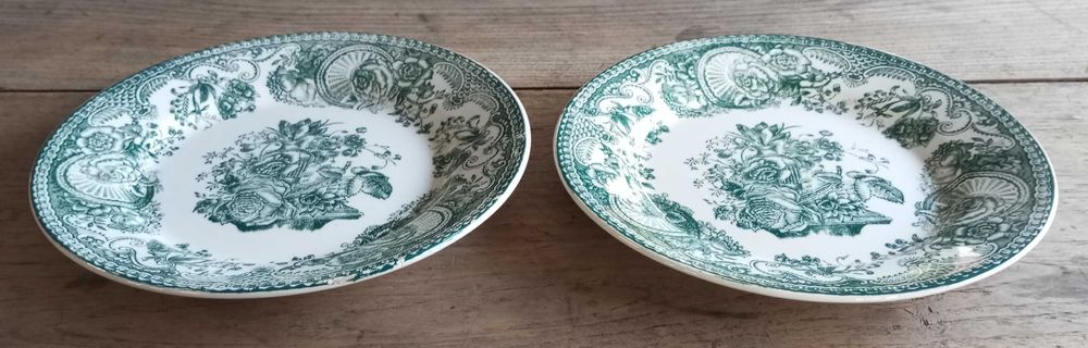 Antigos pratos em faiança Sacavém motivo Alcobaça verde