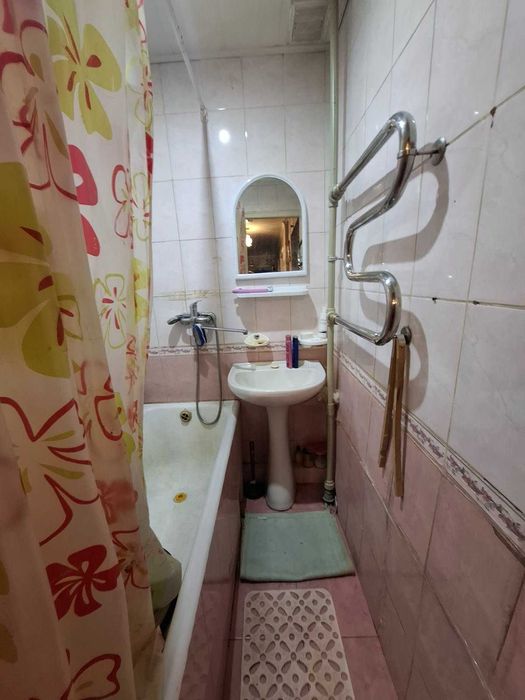 Сдам кімнату для жінки Подільський р-н вул Вишгородська 34