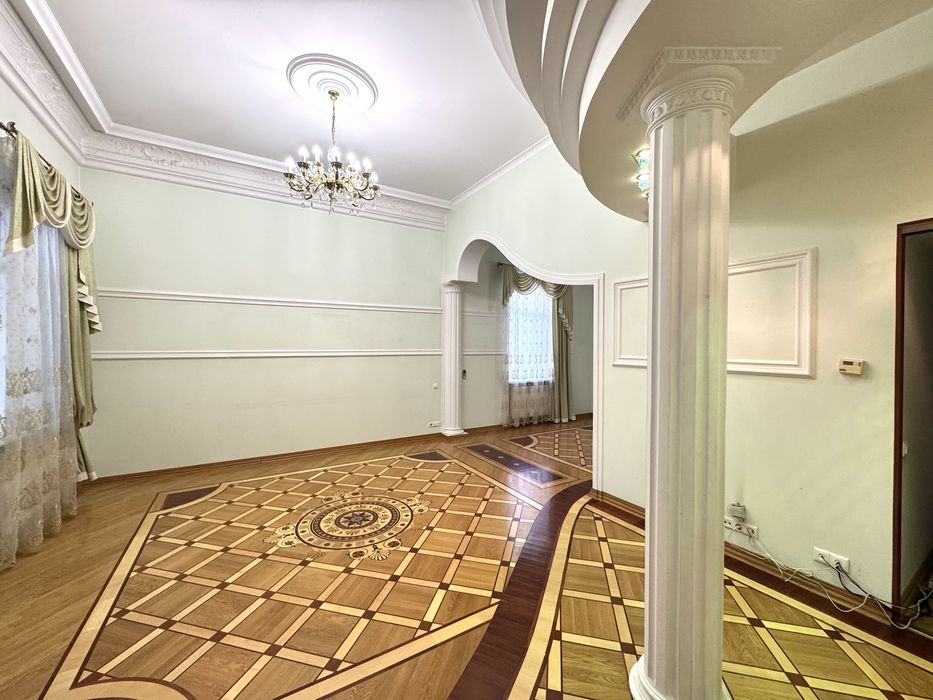 Продажа части дома в центре со своим фасадным входом