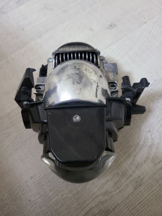 Продам  линзу светодиоднаые BMW x1 f48 Адаптированы