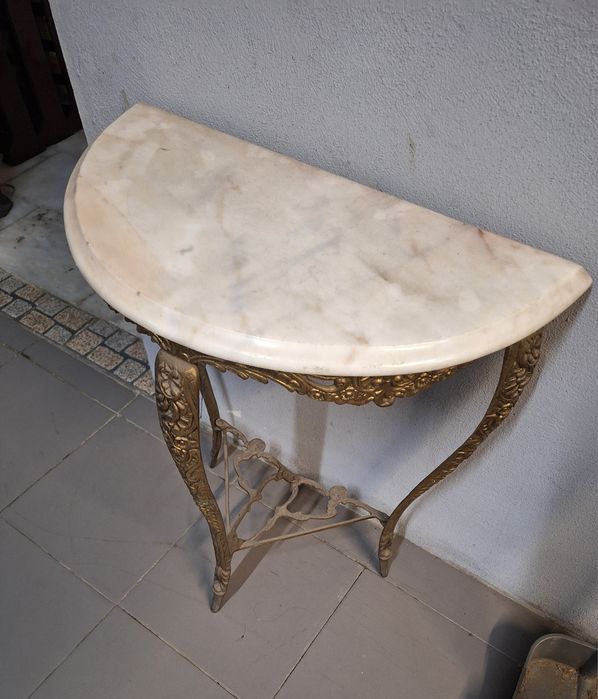 Credencia em bronze e marmore