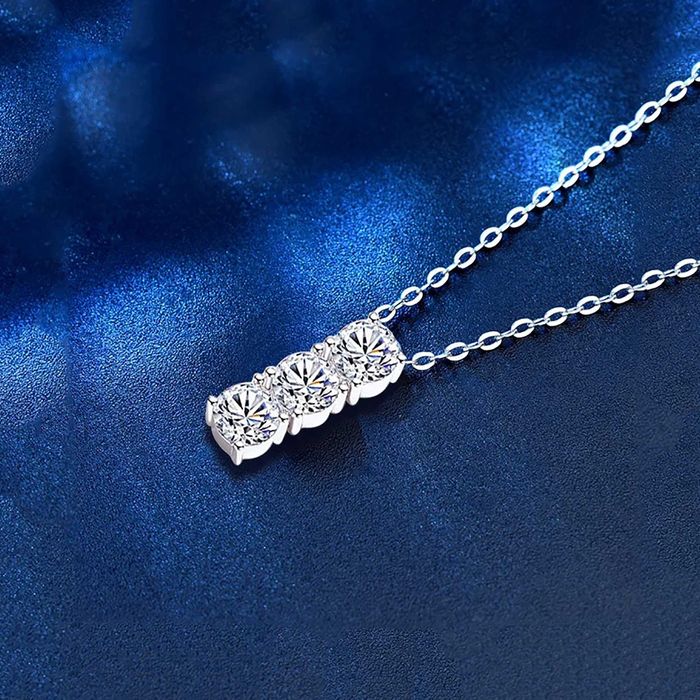 Муассаниты 4.5 мм Кулон з муасанітами. Кулон на ланцюжку+сертификат