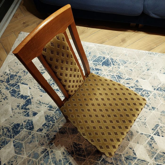 Krzesła drewniane tapicerowane