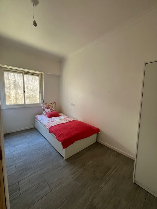 Cama Solteiro IKEA branca com gavetas