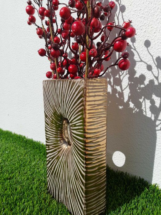 Jarra com flores vermelhas64874062401666123
