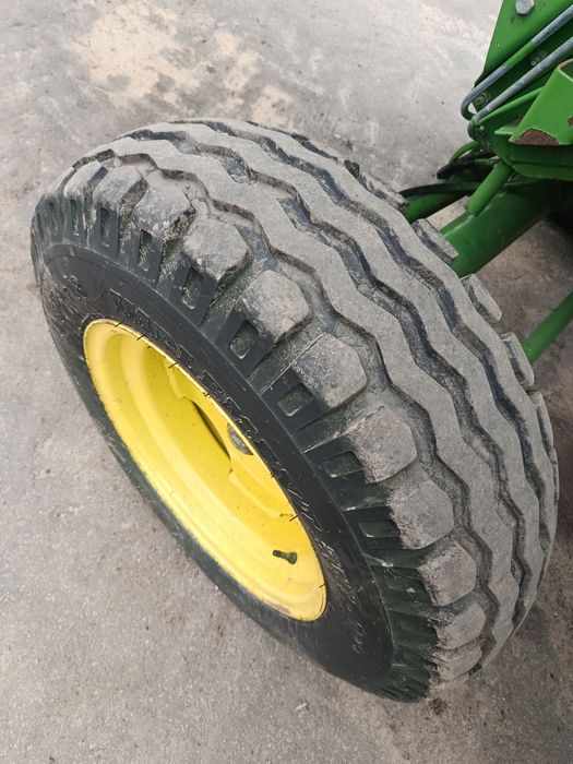 Комбайн John Deere 1042