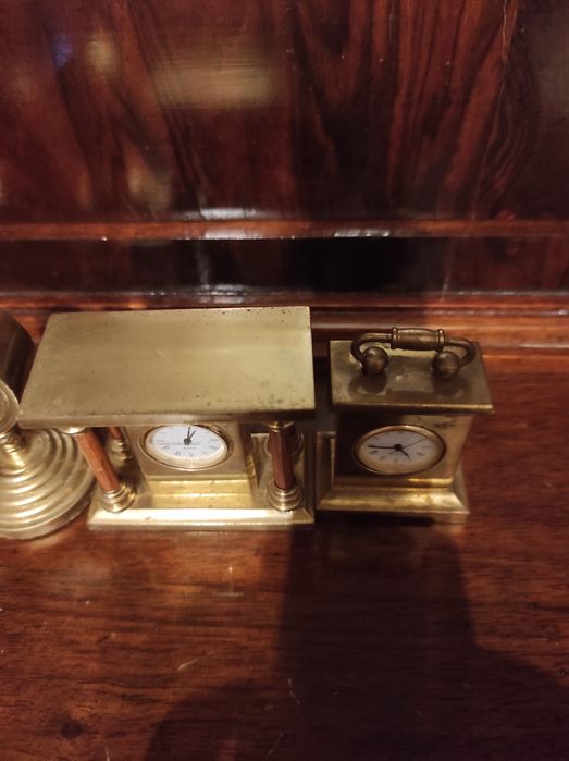 Coleção de relógios em metal pesados