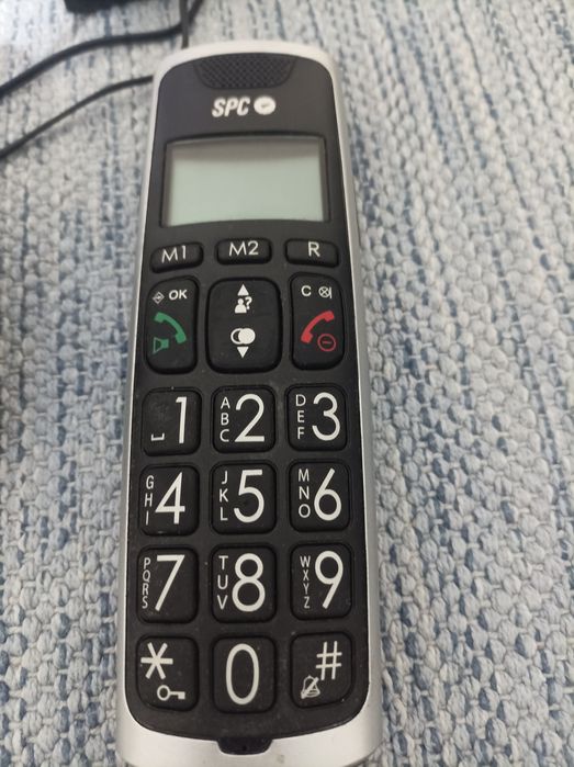 Phone with large keys.64740893431554121