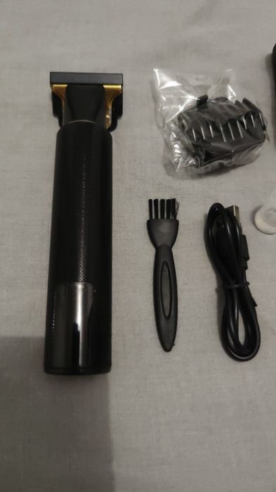 Máquina Profissional de Cortar Cabelo sem Fio | Recarregável USB-C