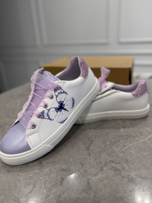 Красовки на девочку фирма Bata