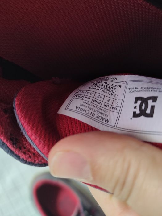 Tênis Dc azul e vermelho