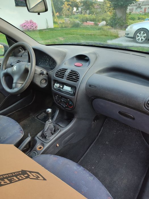 Peugeot 206 1,4 lpg  2000r 75KM 7lpg/100km 390tys