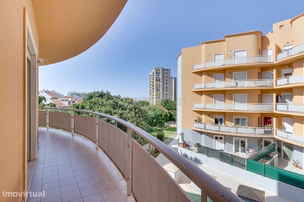 T3 em condomínio privado com terraço e box Vila Ronda, Carregado