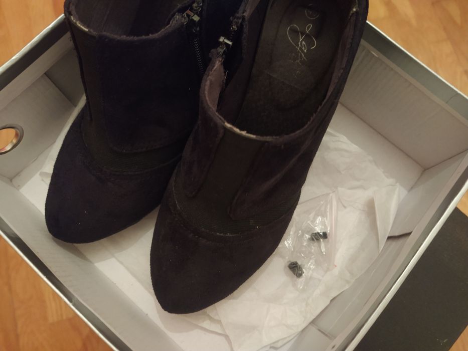 Botins salto alto Lapierce preto azulado