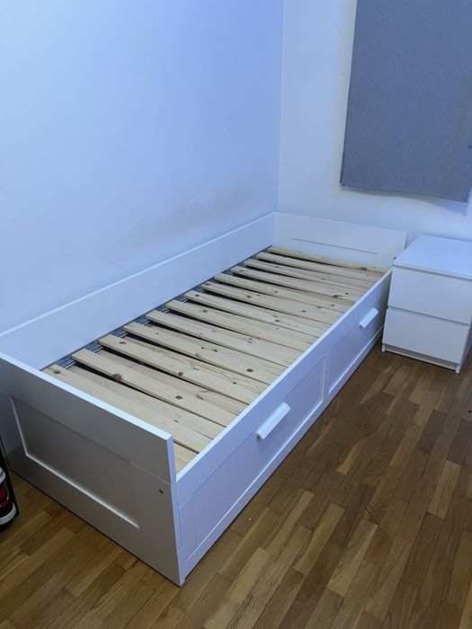 Cama solteiro extensível  200x85 (mesa de cabeceira incluida)