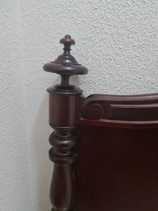 Bonita cama com mais de 100 anos