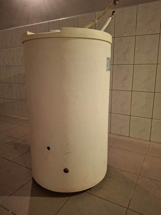pionowy wymiennik ciepłej wody użytkowej (bojler)