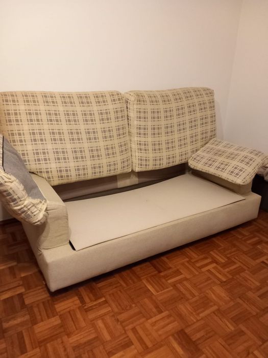 Sofá-Cama com Estrutura Reforçada (Estilo Divã)