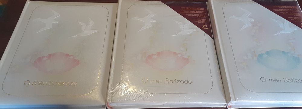 Álbuns de fotos novos em caixa